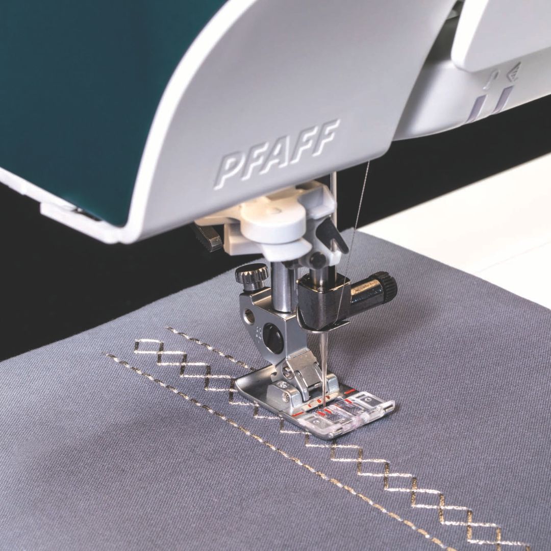 PFAFF Performance Icon Sewing Machine